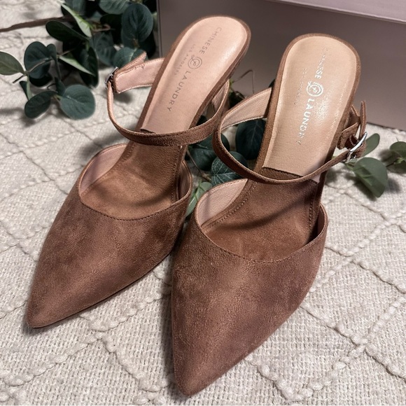 Nude Suede pointed closed toe high heel shoes size 10 women’s with buckle decor - Picture 3 of 8